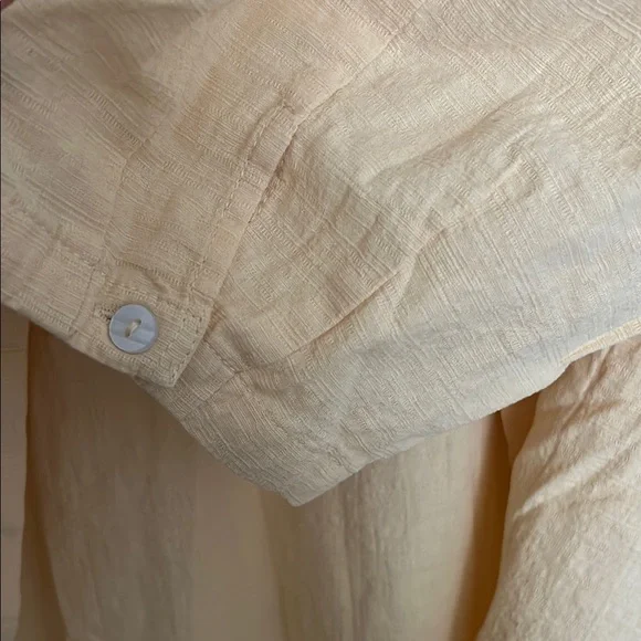 Light Yellow Button-Up Shirt - Picture 4 of 4